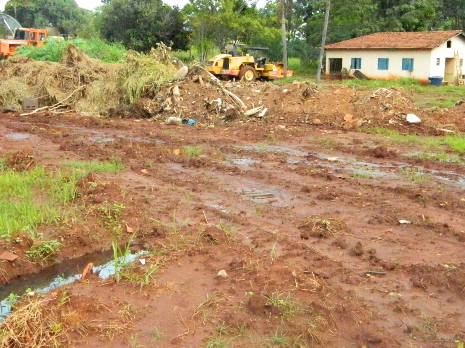 Moradores Denunciam Aterros E Detritos Em Reas Ambiental Do C Rrego